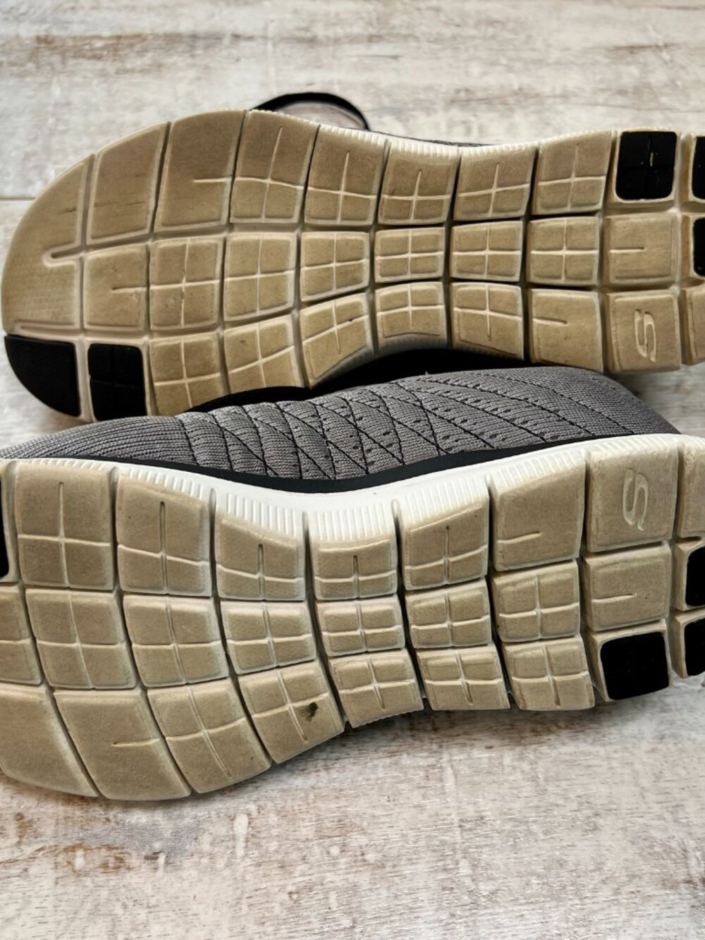 PRICE FIRM!  Mens Sketchers Dual-Lite Sneakers - Picture 9 of 9
